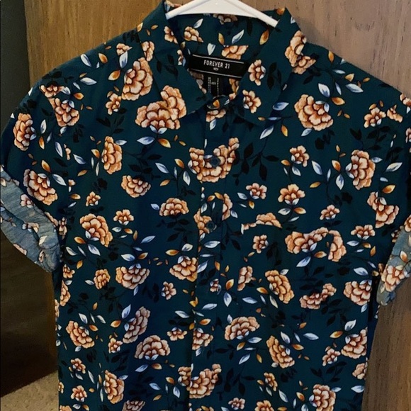 Forever21 button up tee - Picture 2 of 2